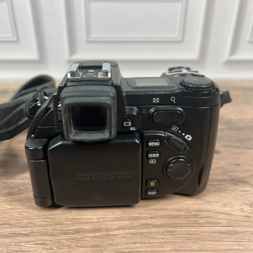 Nikon Coolpix 5700 Digital Camera Black 5.0MP 8x Zoom Bundle No Battery